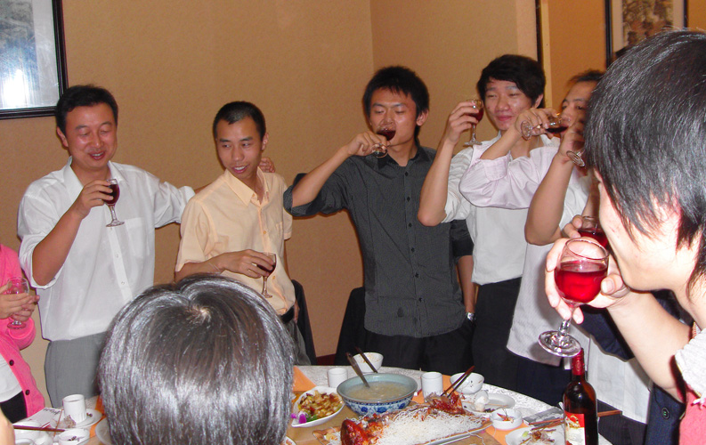 2009年9月24日，為迎接中秋佳節(jié)來臨，慶祝60周年國慶，答謝天度員工為公司快速發(fā)展所做出貢獻(xiàn)，天度網(wǎng)絡(luò)公司進(jìn)行了員工歡唱活動(dòng)。天度是一個(gè)年輕的團(tuán)隊(duì)，也是一個(gè)充滿活力的團(tuán)隊(duì)，也將是一個(gè)快樂的團(tuán)隊(duì)。