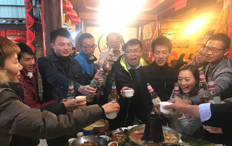 這是釋下重負(fù)之后的輕松，是擺脫一切羈絆后的自在。